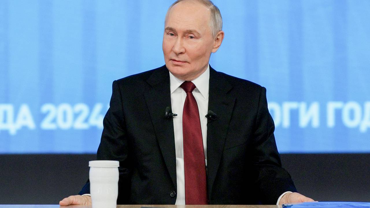 Собчак высказалась о нарядах Путина и Пескова на прямой линии
