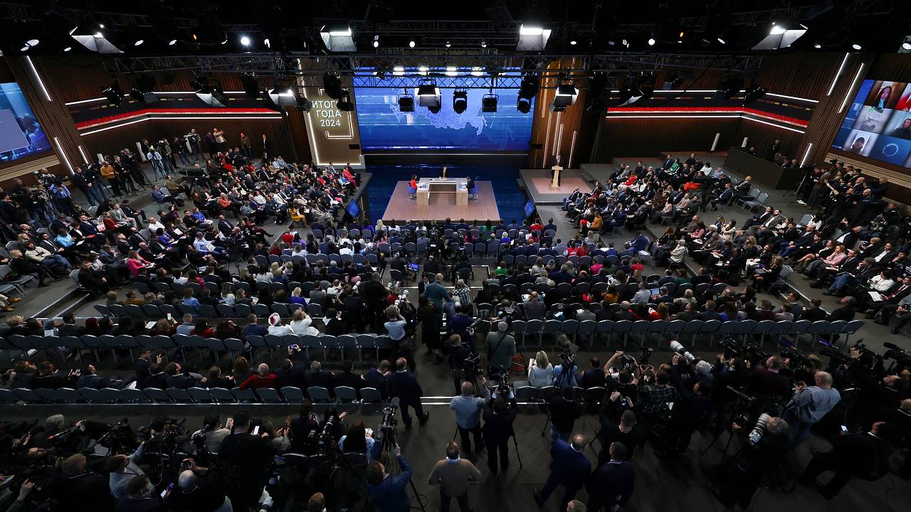 Задавший Путину вопрос британский журналист убежал с рюкзаком с прямой линии