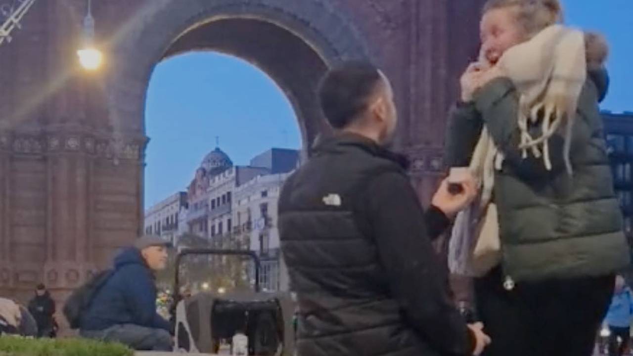 Турист решил снять на видео предложение руки и сердца в Европе и чуть не лишился телефона
