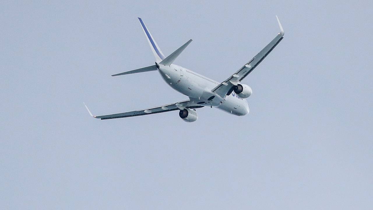 Россияне застряли в аэропорту на три часа из-за пассажира с поддельным билетом