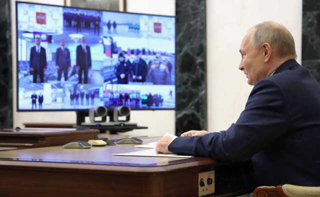 Путин дал старт работе новых дорог в регионах России