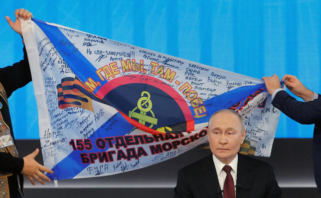 Путин рассказал о судьбе подаренных ему военными шевронов