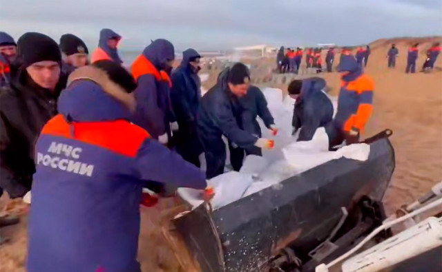 Мэрия Анапы опровергла сообщения о том, что мешки с мазутом уносит в море