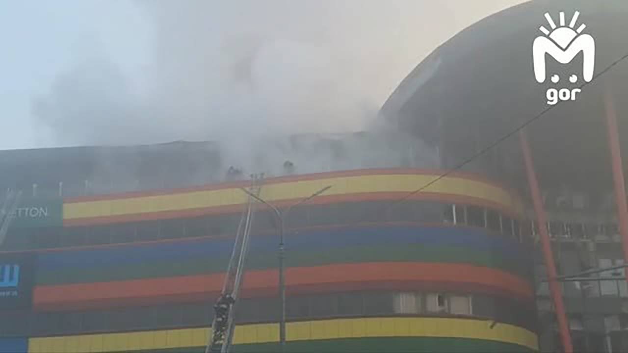 Появилось видео тушения пожара после взрыва в российском торговом центре