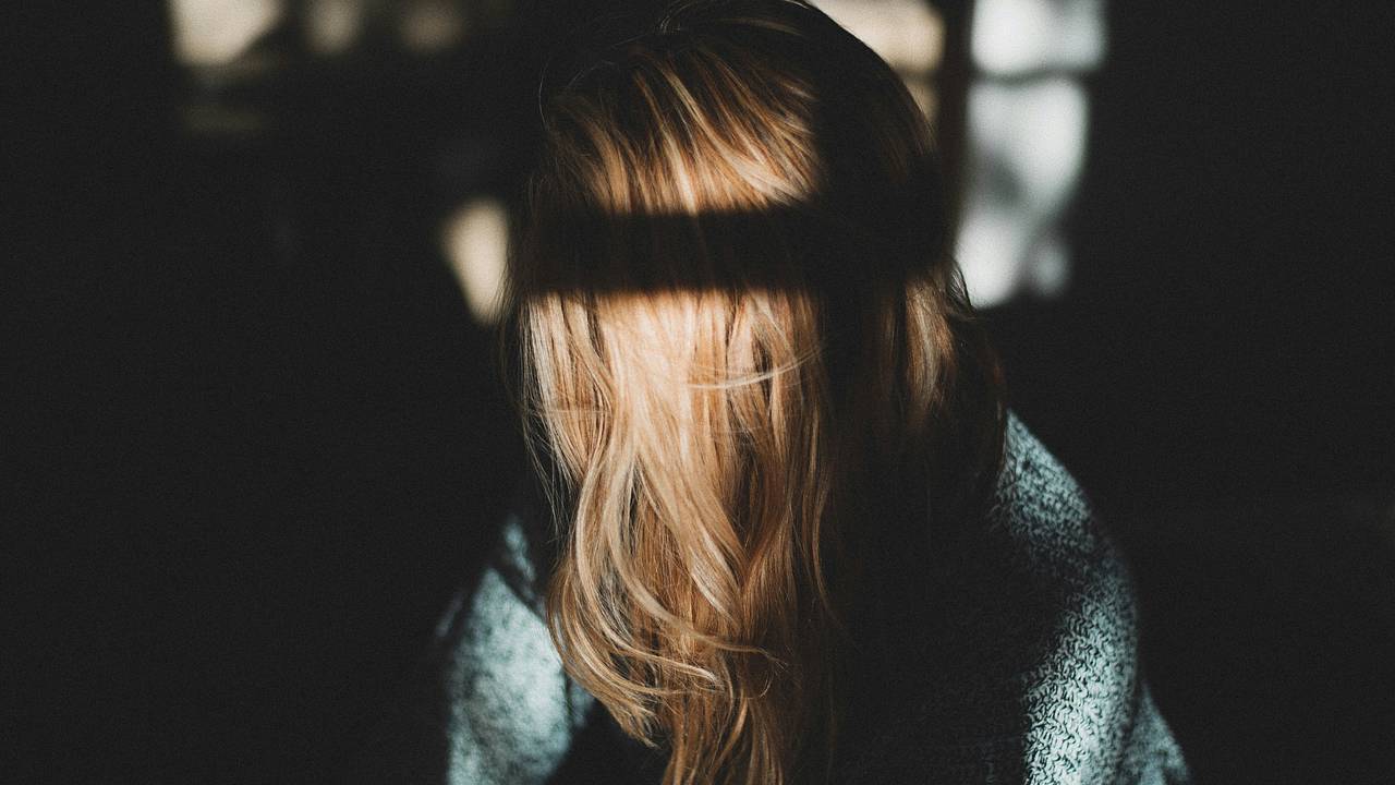 Девушка с начавшимся в 13 лет климаксом рассказала о жизни с ранней менопаузой