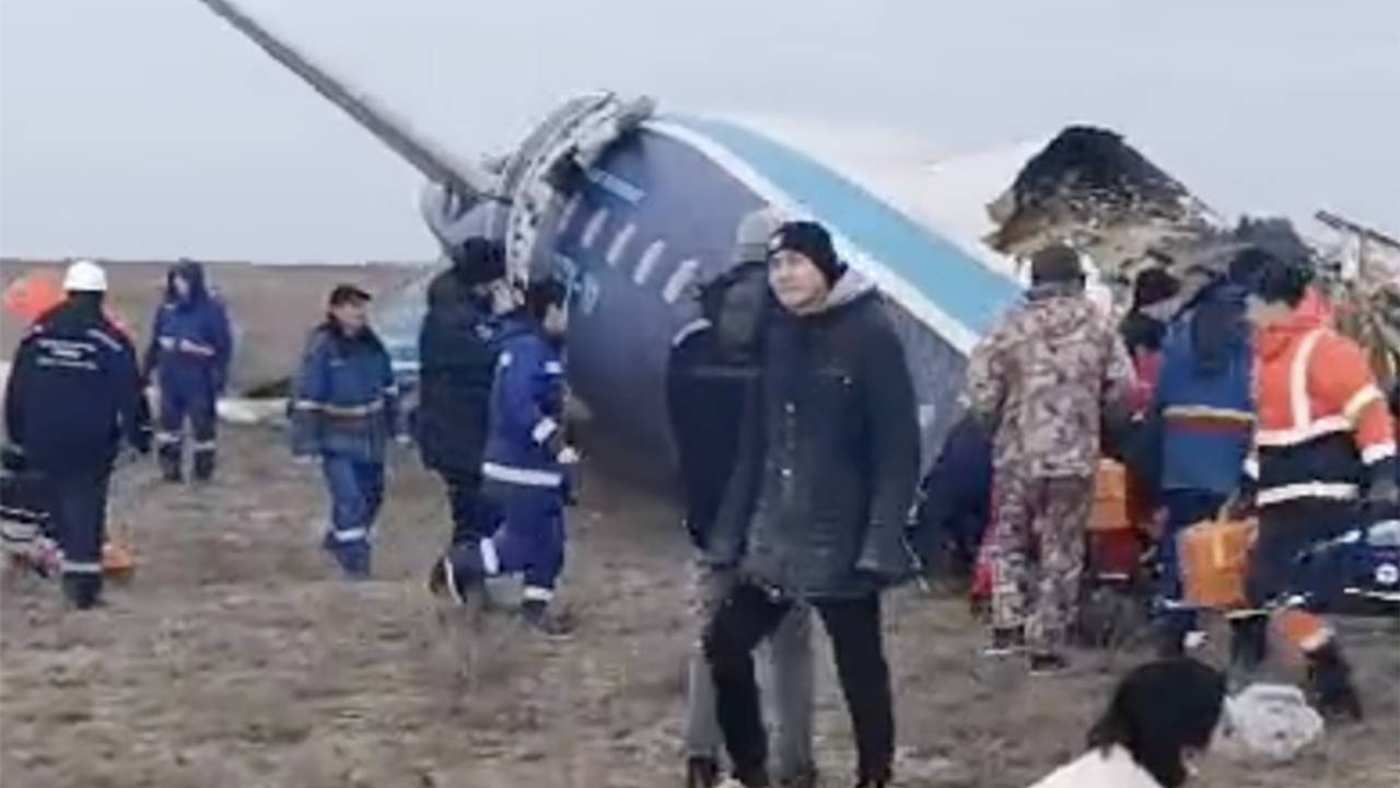 Раскрыта предварительная версия крушения самолета с россиянами в Казахстане