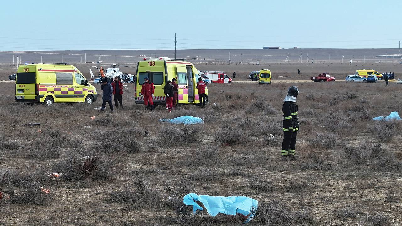 На месте крушения самолета в Казахстане нашли тела четырех погибших