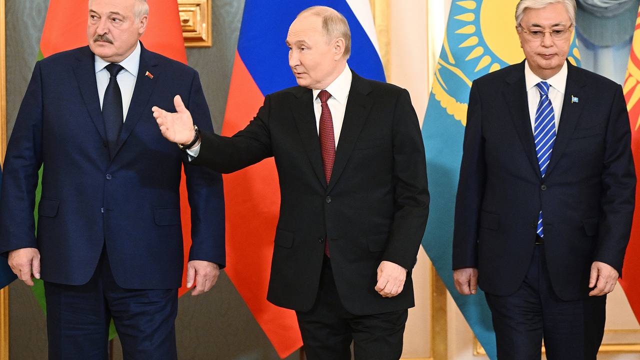 Путин угостил лидеров стран СНГ голубцами с креветкой на завтрак