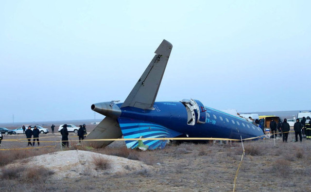 В Казахстане заявили, что пассажиры разбившегося Embraer были пристегнуты