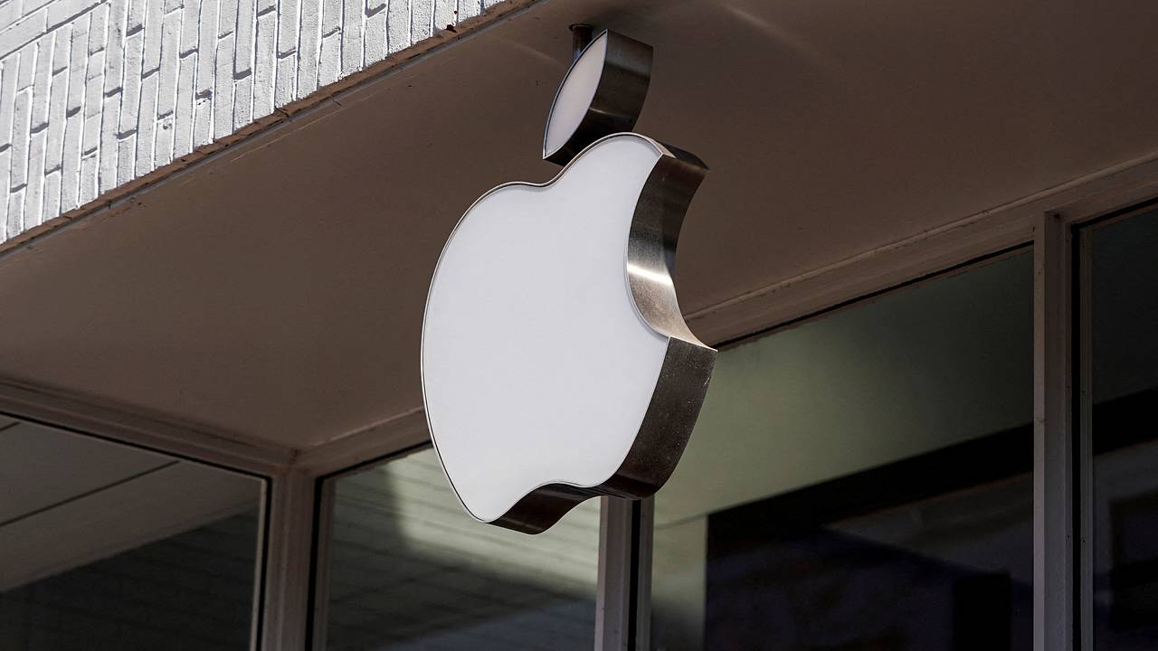 Apple объяснила удаление приложений СМИ из App Store
