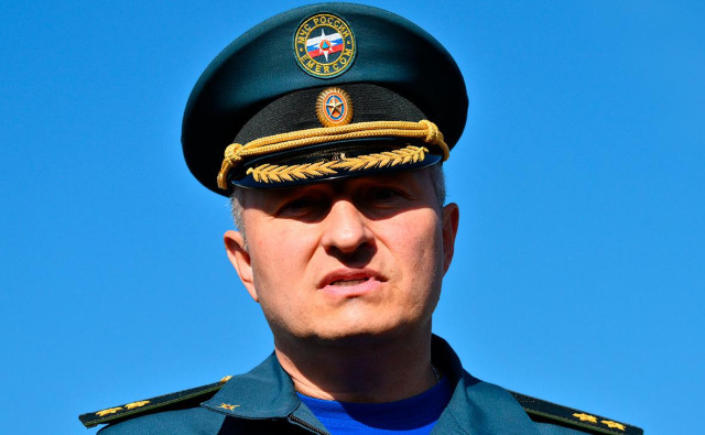 Глава МЧС приехал в Анапу из-за загрязнения пляжа мазутом