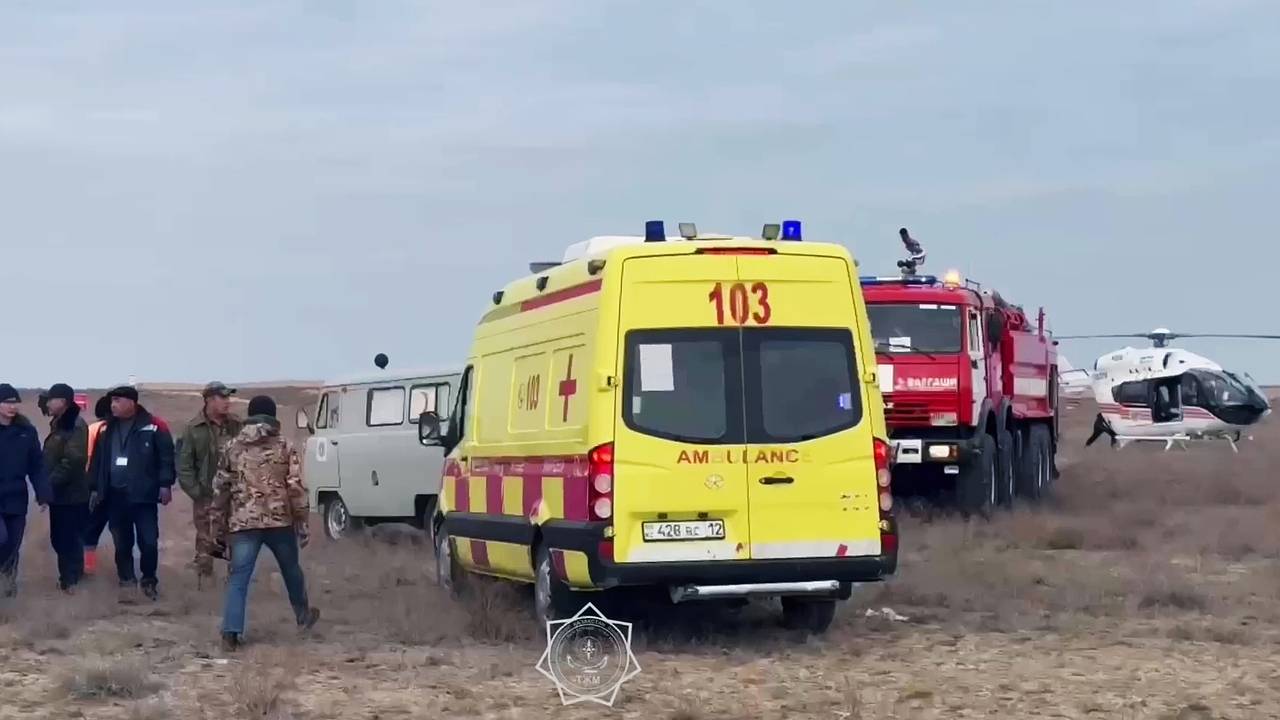 Выживших при крушении самолета в Казахстане пассажиров доставили в Москву