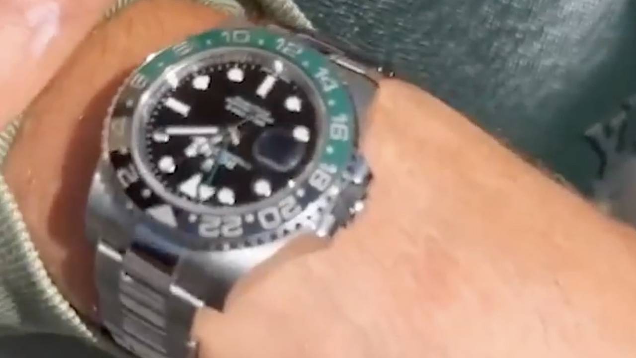 Украинский боксер Усик похвастался поддельными Rolex