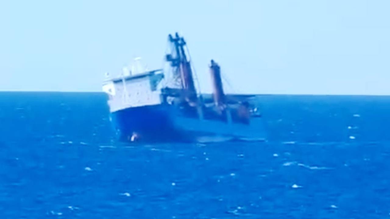 Норвежское судно отказалось спасать российских моряков с тонущего сухогруза. Решение объяснили неким запретом