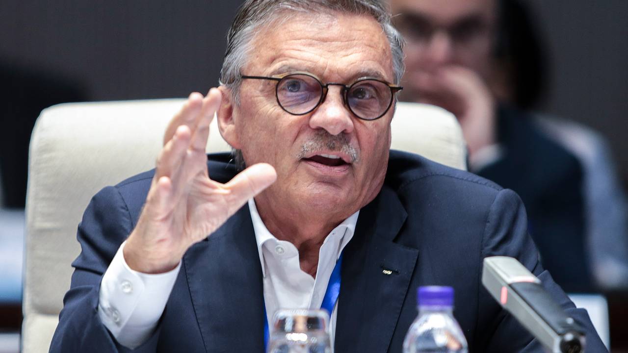 Почетный президент IIHF призвал допустить российских хоккеистов до Олимпиады-2026