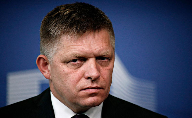 Фицо заявил, что не обязан только помогать Украине