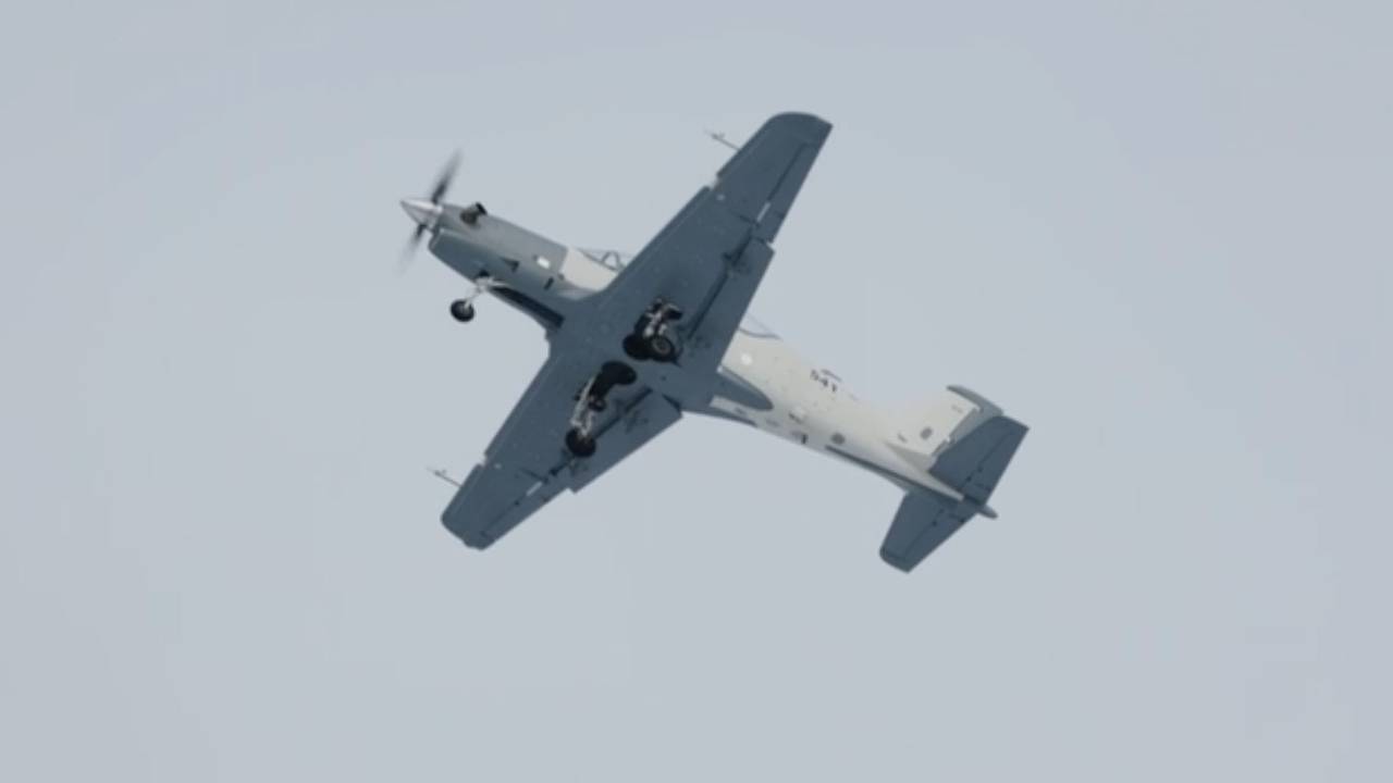 Минобороны России передали первые самолеты УТС-800