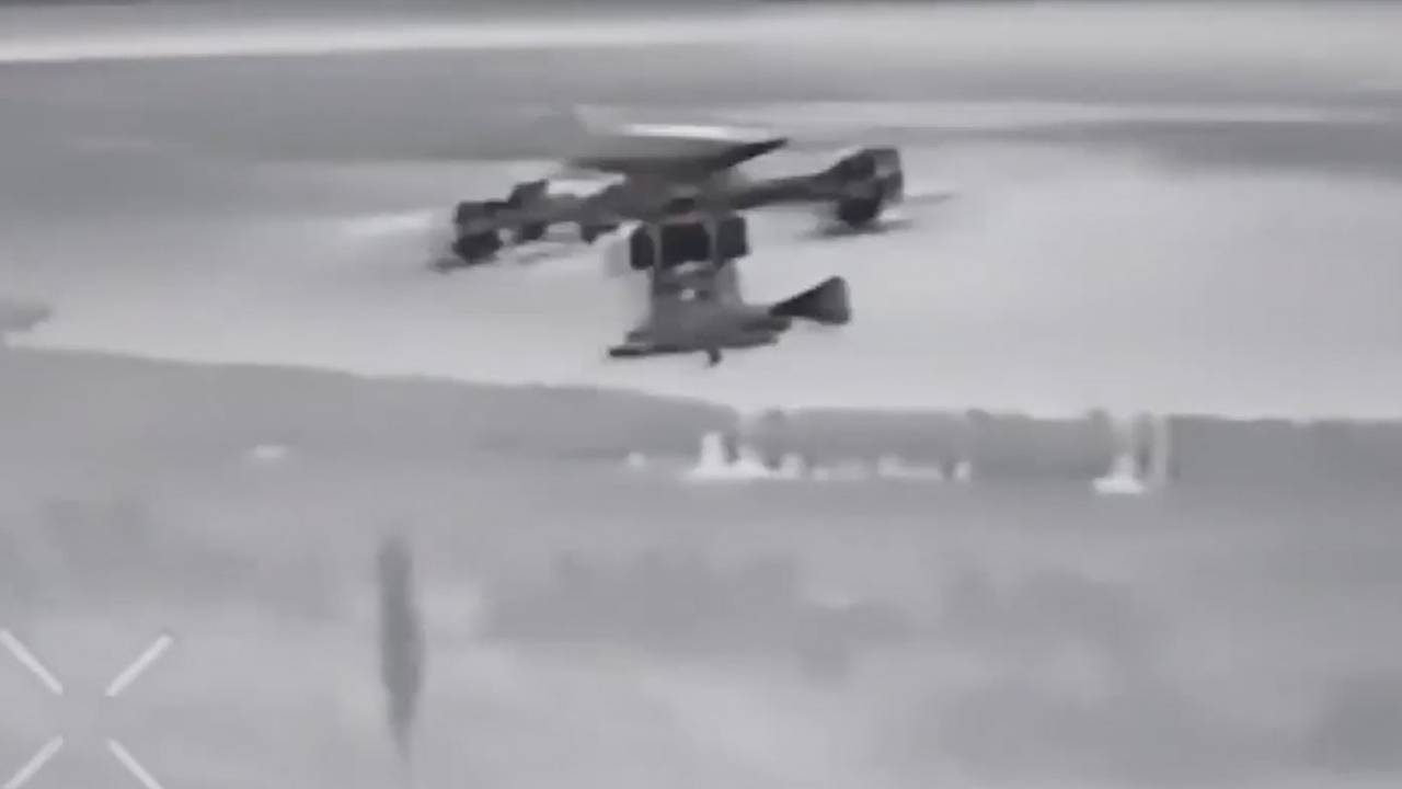 Дуэль российского дрона с беспилотником «Баба-Яга» ВСУ попала на видео