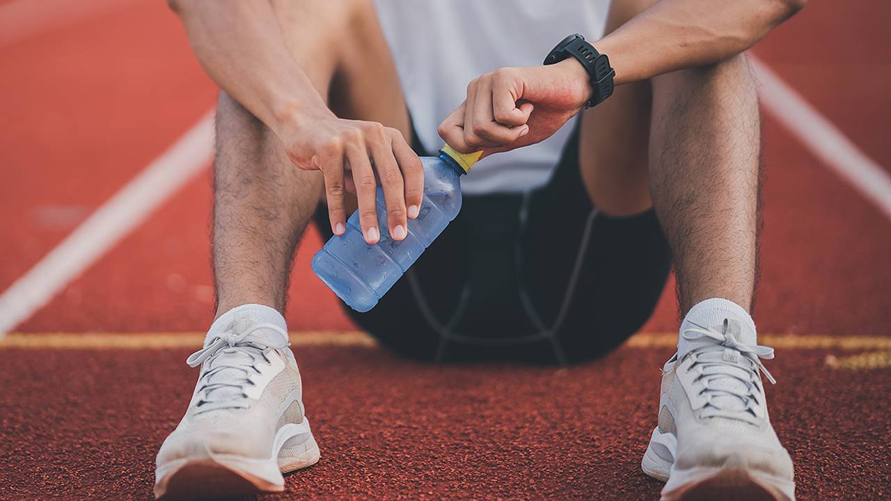 Фитнес-эксперт раскрыл тонкости питьевого режима во время тренировок