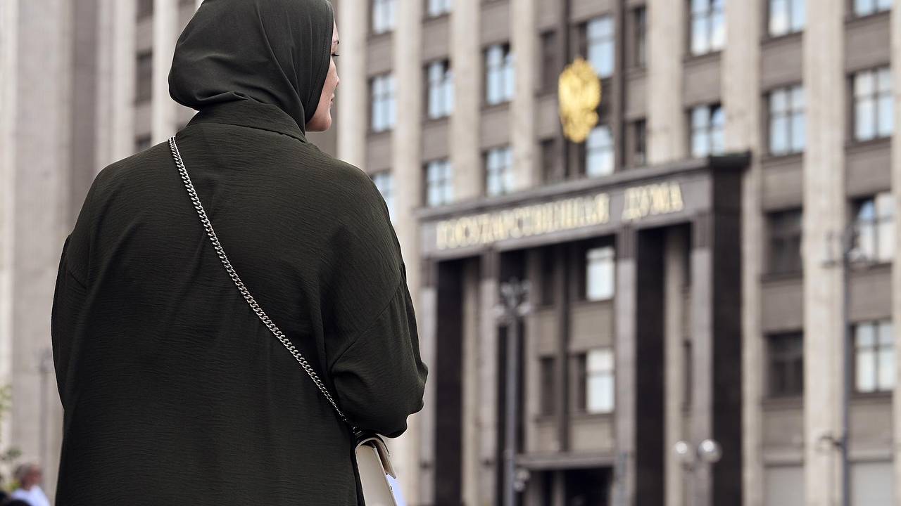 Нелегальных мигрантов обязали покинуть Россию