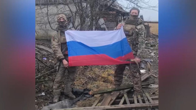 Минобороны показало кадры с флагом России в Новооленовке в ДНР