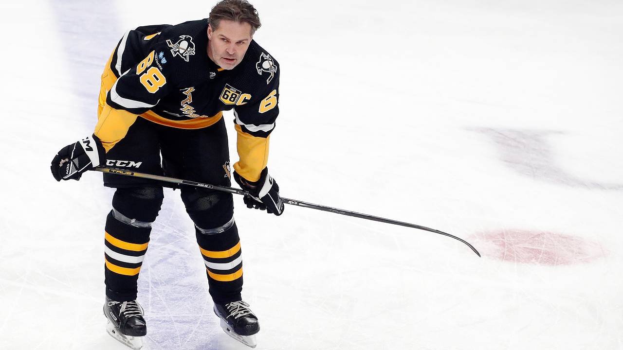 Ягр лишился четырех зубов во время матча