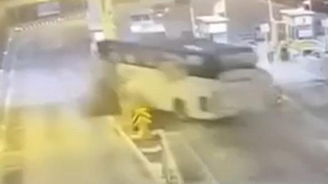 Видео момента, когда автобус с россиянами в Таиланде попал в ДТП