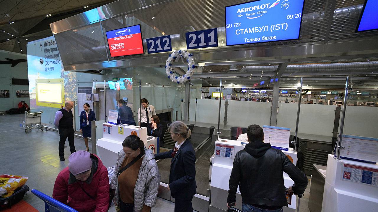 В аэропорту Петербурга второй раз за сутки ввели ограничения