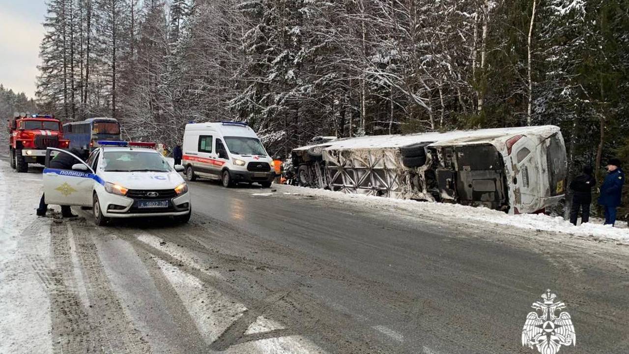 Число пострадавших в ДТП с туристическим автобусом в Карелии выросло