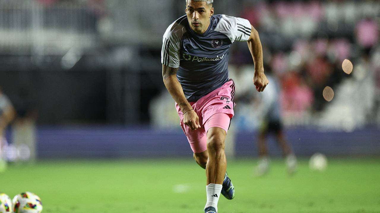 Лучший бомбардир в истории сборной Уругвая отговорил человека от суицида