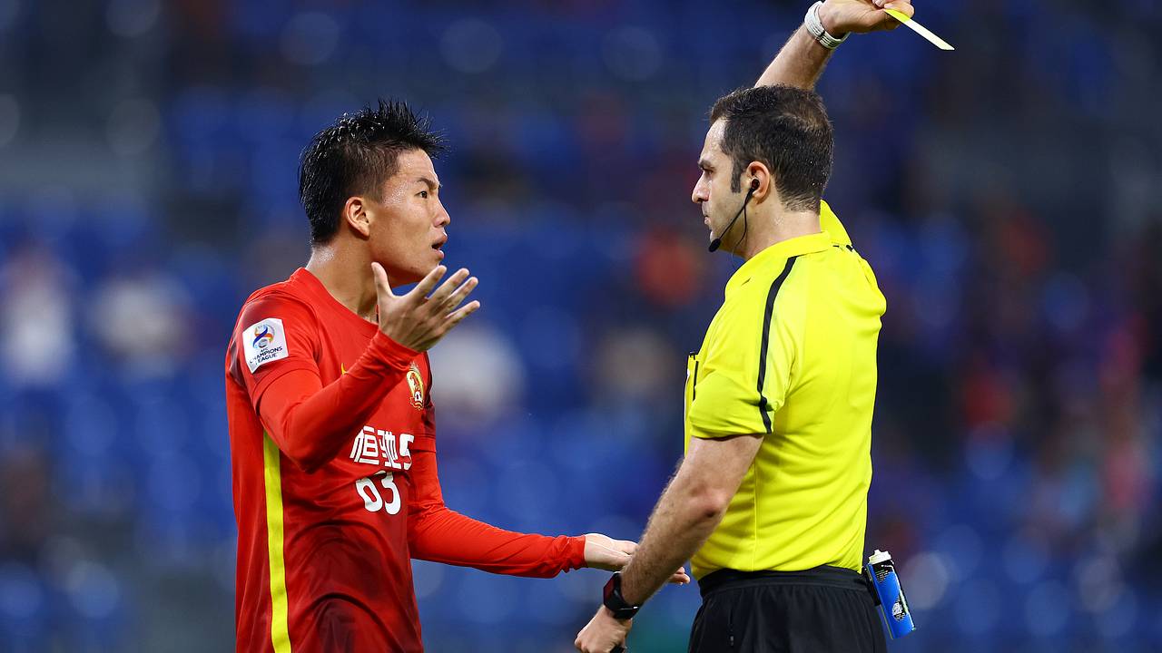 Самый титулованный футбольный клуб Китая лишили профессионального статуса