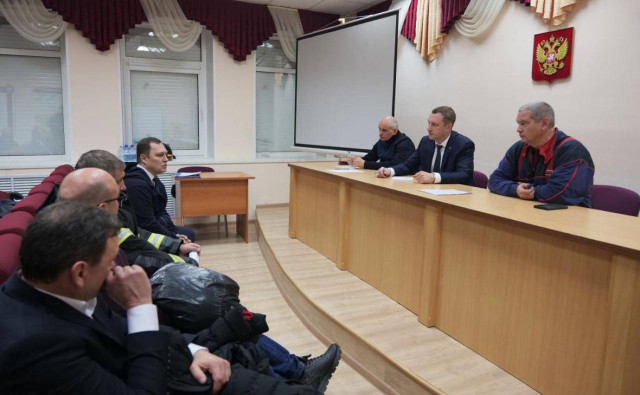 Губернатор рассказал об обстановке на пожаре в Энгельсе после атаки БПЛА