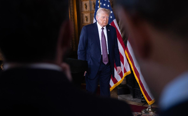 Песков заявил об отсутствии запроса от Трампа на разговор с Путиным