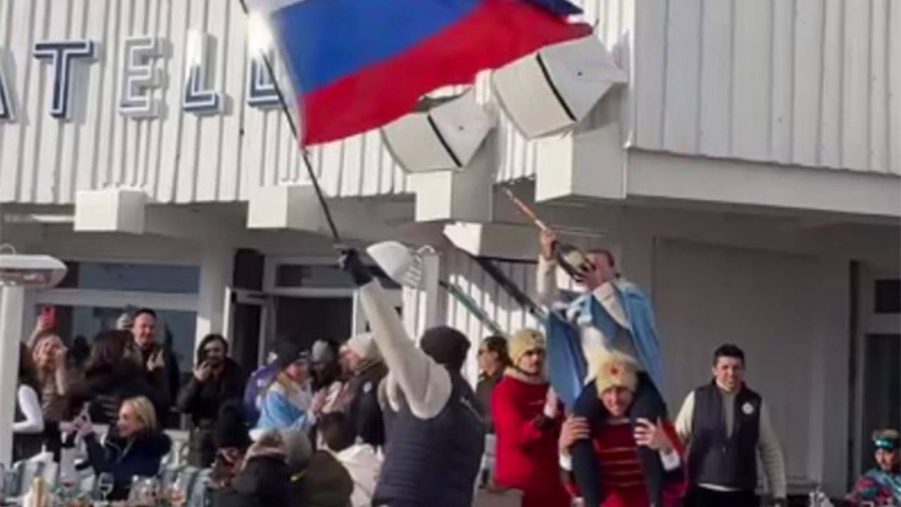 Российские туристы с флагом «захватили» Куршевель и попали на видео