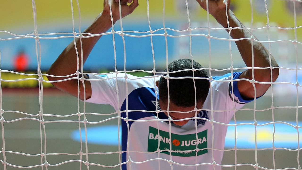 Футзалист ушел с площадки во время матча ЧР в Новосибирске из-за расистских оскорблений