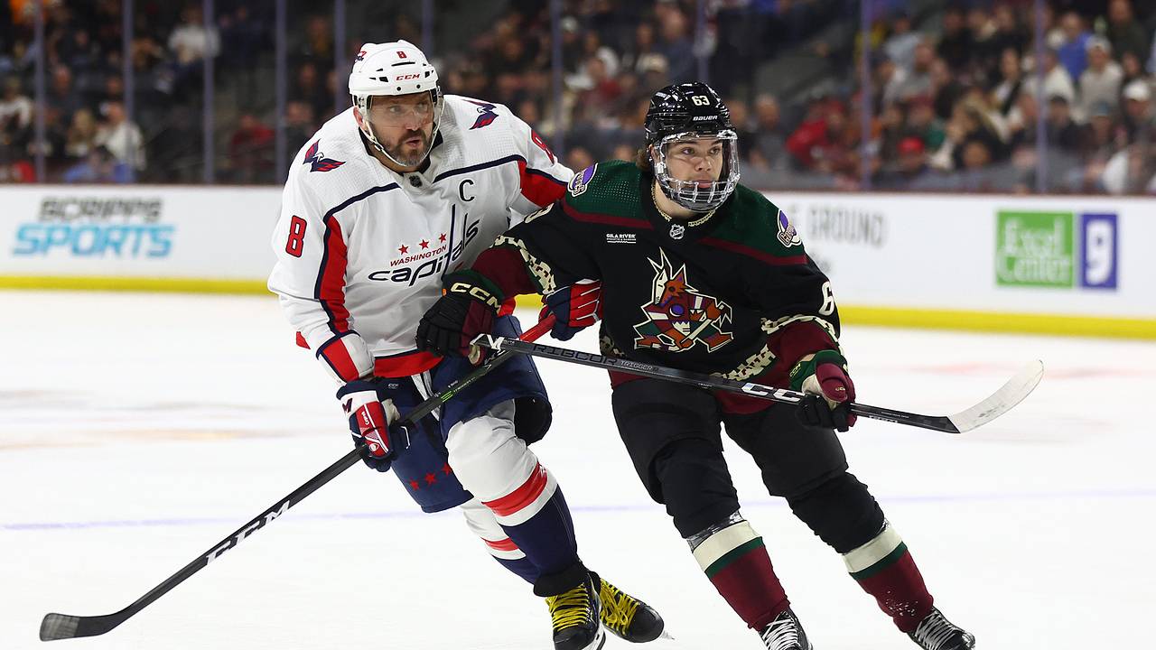 Овечкин сломал сопернику конек в матче НХЛ