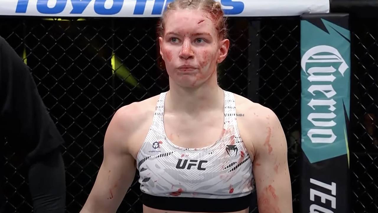 Российская девушка-боец ММА ударила тренера после поражения на турнире UFC Vegas 101