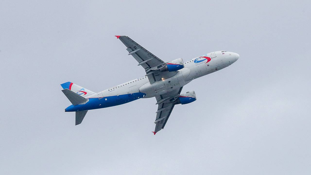 Летевший из Еревана самолет экстренно сел в российском городе