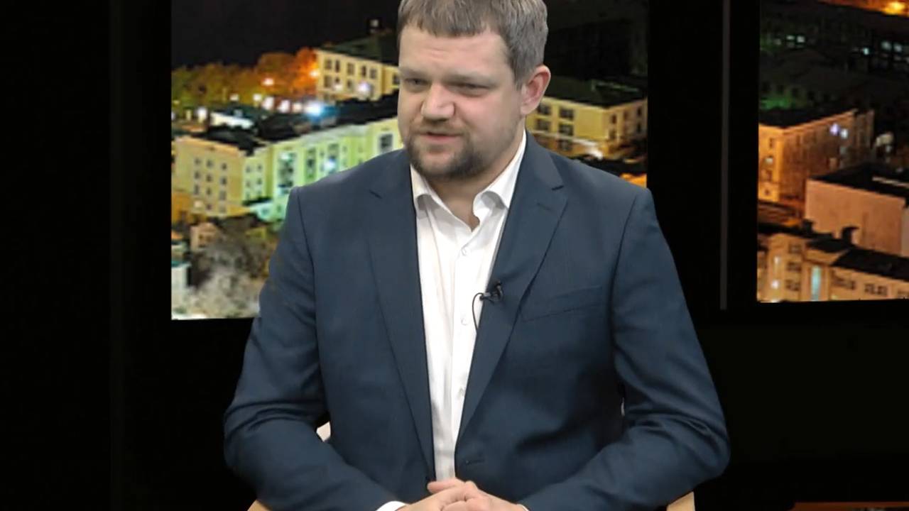 Российский депутат захотел выпить вина с моделью в самолете и устроил дебош