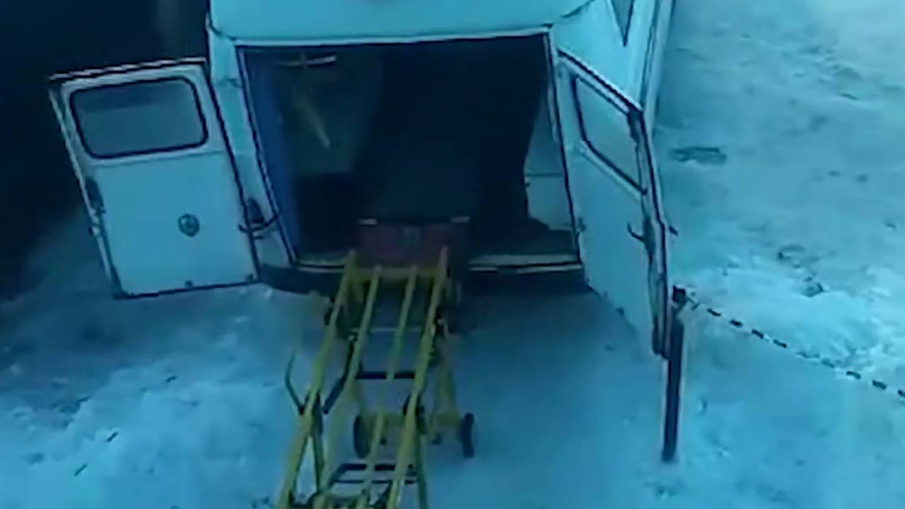 Сбежавший из больницы голый россиянин устроил погром в магазине и откусил нос кассиру