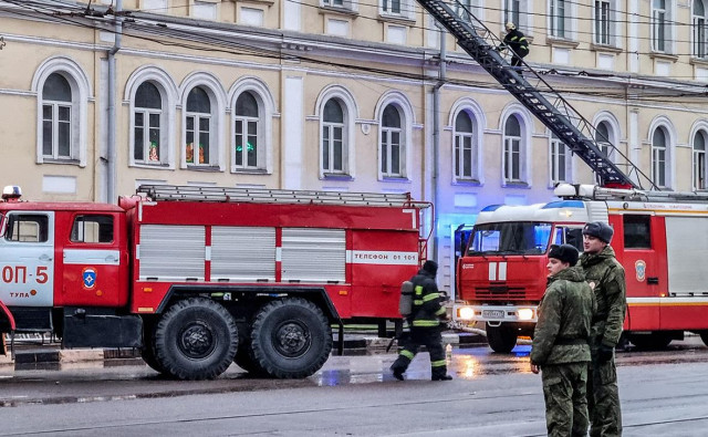 Загоревшийся военный госпиталь в Туле потушили