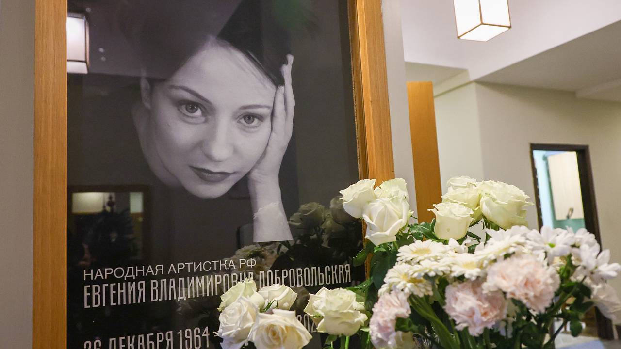 В Москве началась церемония прощания с Евгенией Добровольской