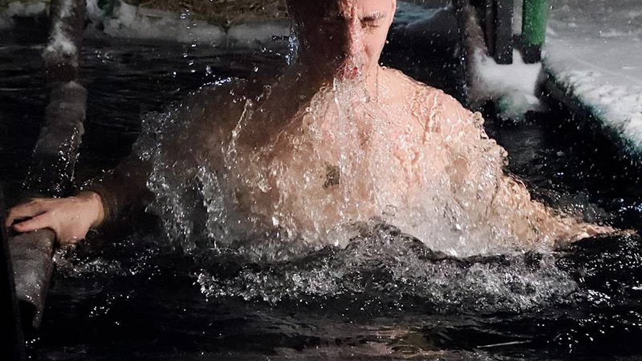 Доктор Мясников дал три совета для безопасного купания в проруби на Крещение