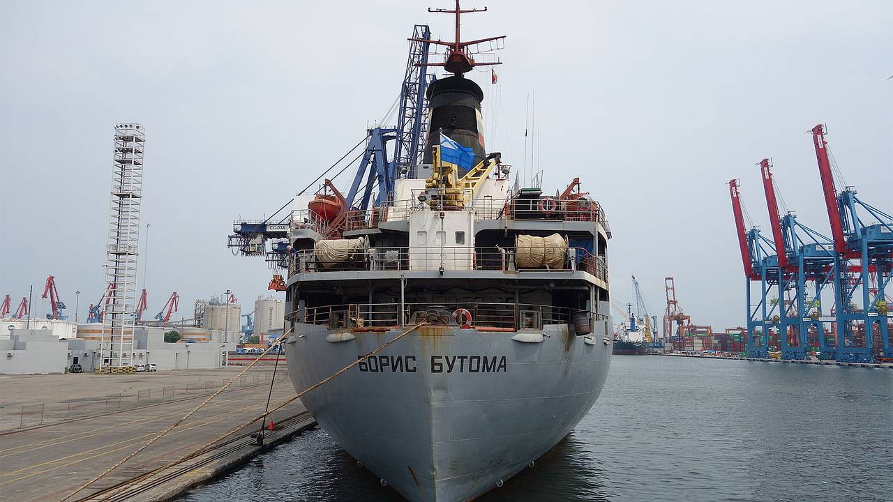 Танкер ТОФ «Борис Бутома» вернулся на Камчатку