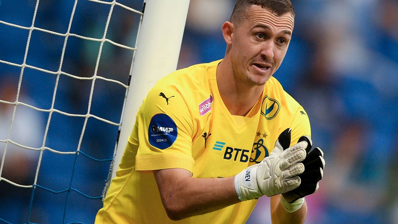 Вратарь «Динамо» сравнил жизнь в России и Германии