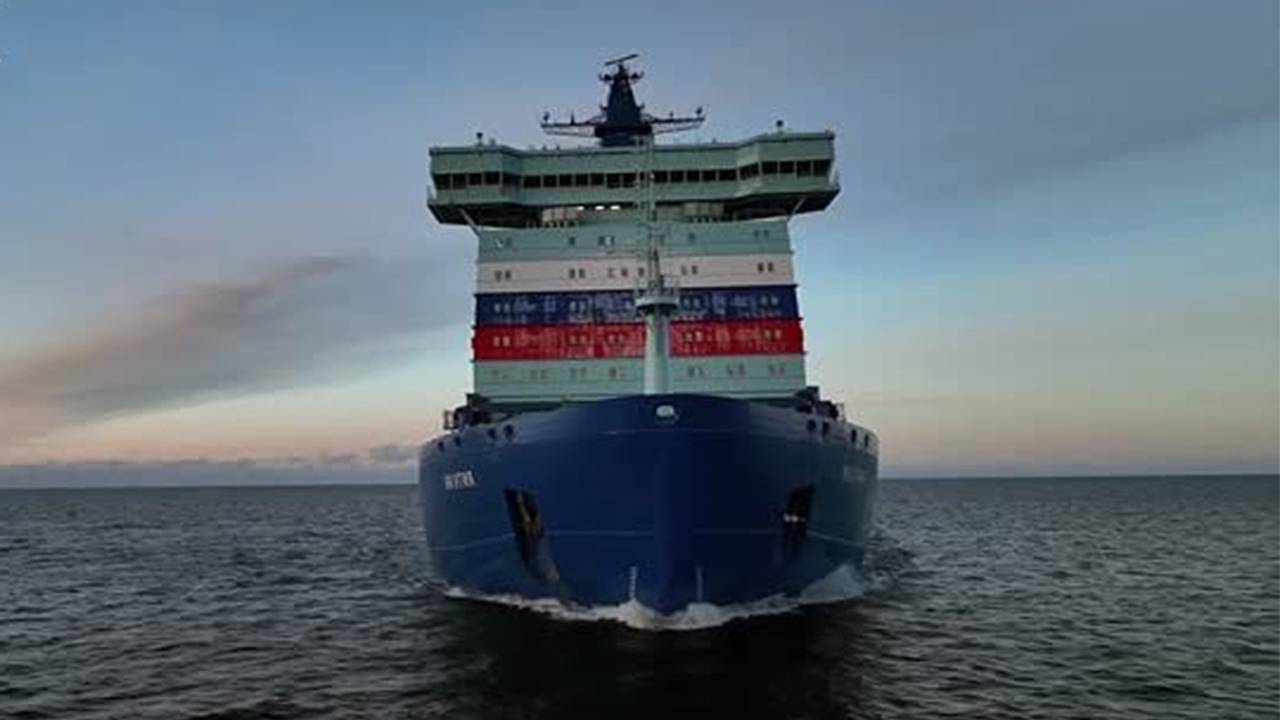 Испытания нового гигантского российского судна сняли на видео