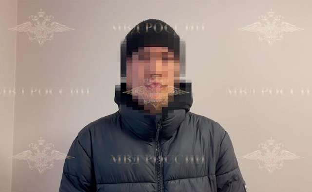 В Подмосковье нелегальный мигрант пытался на тракторе скрыться от полиции