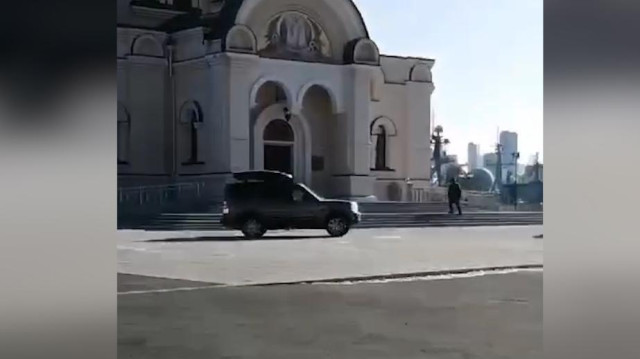 Как мужчина во Владивостоке угнал джип и таранил церковь и ДПС. Видео