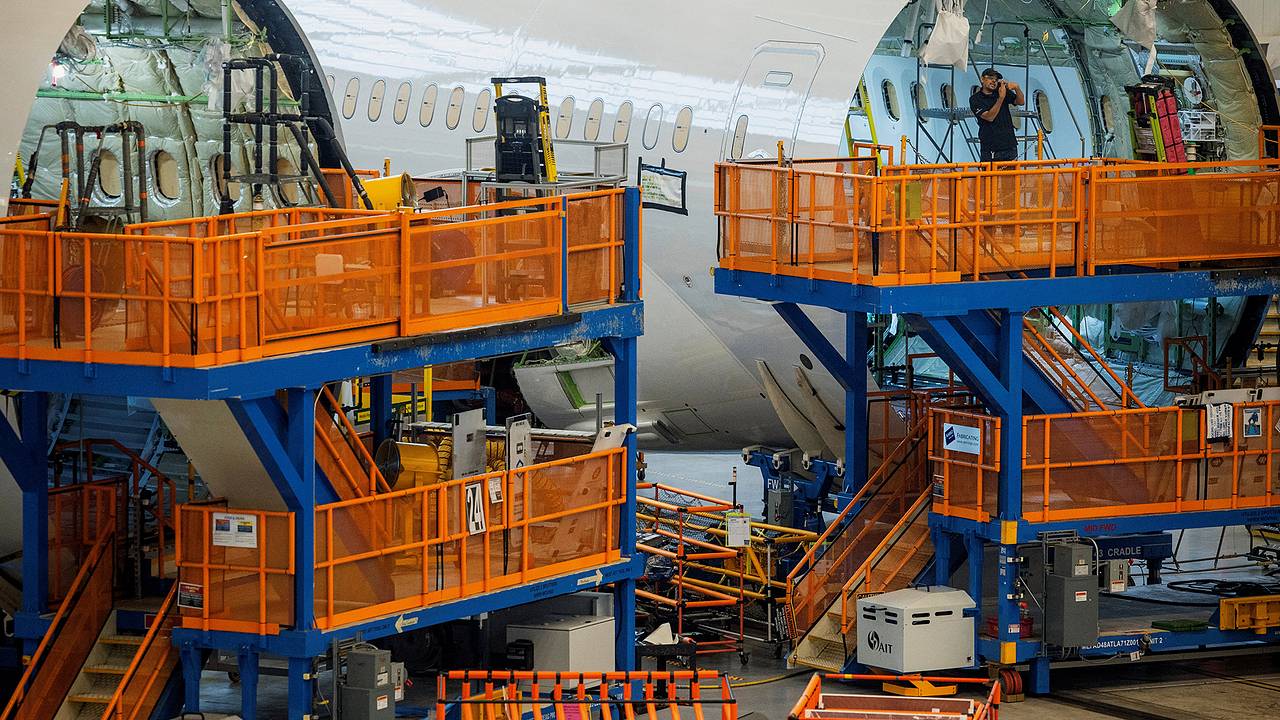 Boeing рекордно проиграл Airbus по поставкам