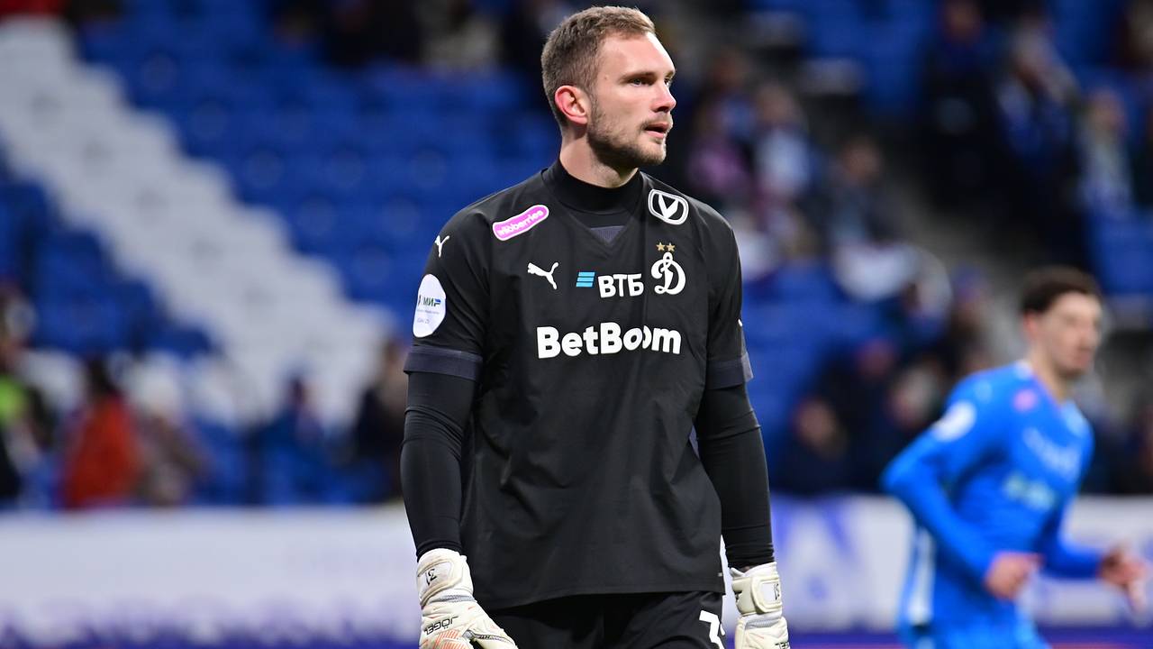 Вратарь «Динамо» захотел развенчать стереотип о глупых футболистах